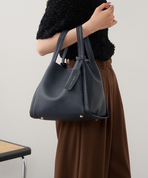 cache cache(カシュ カシュ)の「【cache cache】ミニショルダー付ソフトレザー 調ミニバッグ(ショルダーバッグ・レディース・キャメル/ライトグリーン/アイボリー/ブラック/ライトブルー/ネイビー/ダークグレー/ゴールド/ベージュ/オフホワイト/シルバー/ホワイト/ベージュ系その他2/ブラウン・FREE)」の11枚目の写真