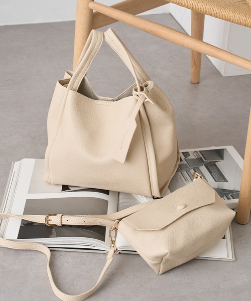 cache cache(カシュ カシュ)の「【cache cache】ミニショルダー付ソフトレザー 調ミニバッグ(ショルダーバッグ・レディース・キャメル/ライトグリーン/アイボリー/ブラック/ライトブルー/ネイビー/ダークグレー/ゴールド/ベージュ/オフホワイト/シルバー/ホワイト/ベージュ系その他2/ブラウン・FREE)」の3枚目の写真