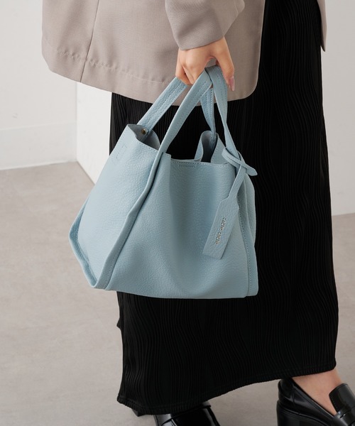 cache cache(カシュ カシュ)の「【cache cache】ミニショルダー付ソフトレザー 調ミニバッグ(ショルダーバッグ・レディース・キャメル/ライトグリーン/アイボリー/ブラック/ライトブルー/ネイビー/ダークグレー/ゴールド/ベージュ/オフホワイト/シルバー/ホワイト/ベージュ系その他2/ブラウン・FREE)」の1枚目の写真