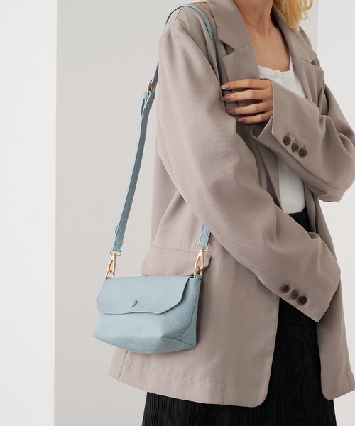 cache cache(カシュ カシュ)の「【cache cache】ミニショルダー付ソフトレザー 調ミニバッグ(ショルダーバッグ・レディース・キャメル/ライトグリーン/アイボリー/ブラック/ライトブルー/ネイビー/ダークグレー/ゴールド/ベージュ/オフホワイト/シルバー/ホワイト/ベージュ系その他2/ブラウン・FREE)」の16枚目の写真