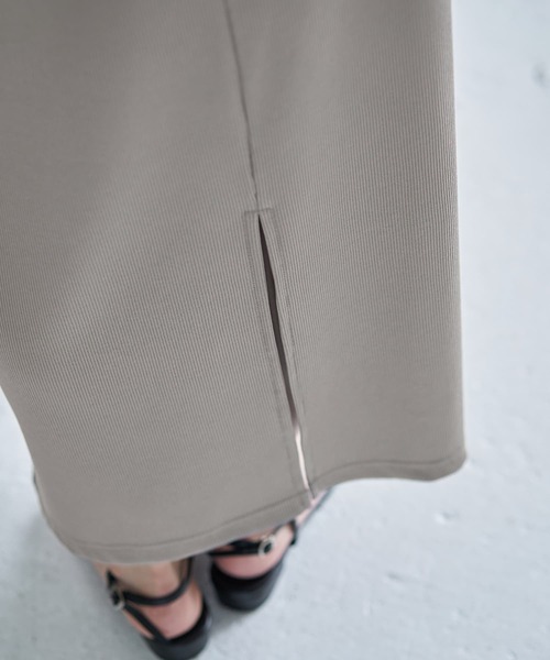 STYLE DELI(スタイルデリ)の「ハリ感に優れたリブ生地ナロースカート(スカート・レディース・グレー/ブラック・2/1)」の11枚目の写真