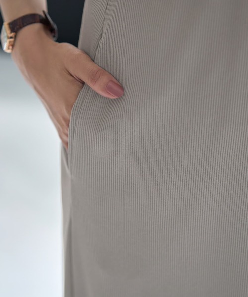 STYLE DELI(スタイルデリ)の「ハリ感に優れたリブ生地ナロースカート(スカート・レディース・グレー/ブラック・2/1)」の7枚目の写真