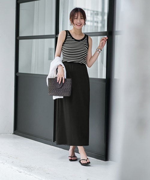 STYLE DELI(スタイルデリ)の「ハリ感に優れたリブ生地ナロースカート(スカート・レディース・グレー/ブラック・2/1)」の3枚目の写真