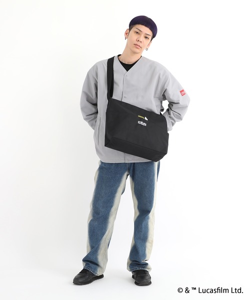 Manhattan Portage(マンハッタンポーテージ)の「CLEARVIEW SHOULDER BAG BACK POCKET THREE OPEN POCKET 2025/STAR WARS(ショルダーバッグ・メンズ・ブラック・MEDIUM)」の4枚目の写真