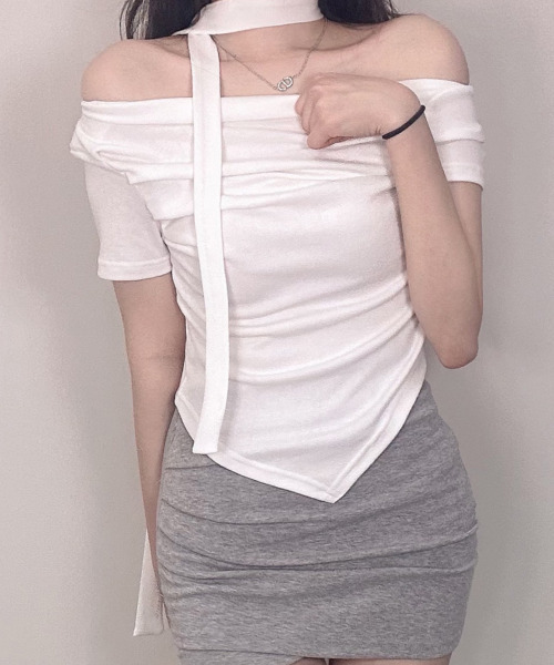 VIVID LADY（ビビッドレディー）の「ドレープ Ｔシャツ チョーカー付（Tシャツ/カットソー・レディース・アイボリー/ブラック/ベージュ・FREE）」の18枚目の写真