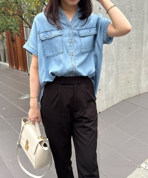 ブラウス シャツ GOLD釦キーネックデニムシャツ レディース GOLD釦キーネックデニムシャツ Emma Taylor│STYLEDOOR スタイルドア