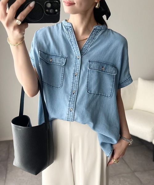 ブラウス シャツ GOLD釦キーネックデニムシャツ レディース GOLD釦キーネックデニムシャツ Emma Taylor│STYLEDOOR スタイルドア
