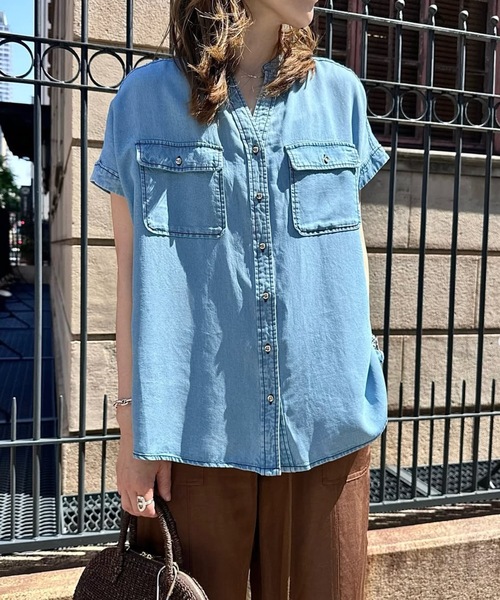 ブラウス シャツ GOLD釦キーネックデニムシャツ レディース GOLD釦キーネックデニムシャツ Emma Taylor│STYLEDOOR スタイルドア