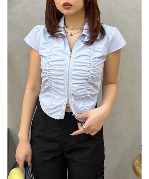 EVRIS（エヴリス）の「フロントジップシャーリングクロップドシャツ（シャツ/ブラウス・レディース・グレー/ブルー/ホワイト・FREE）」の3枚目の写真