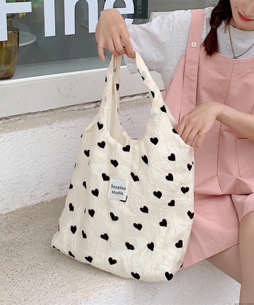 VIBGYOR(ヴィブジョー)の「Liaa/ブラックハート柄トートバッグ エコバッグ A18208(トートバッグ・レディース・ホワイト・FREE)」の1枚目の写真