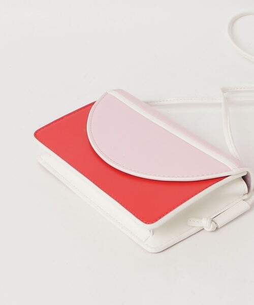 MARNI（マルニ）の「MARNI(マルニ)Kids & Junior ワンポイントロゴショルダーバッグ（ショルダーバッグ・キッズ・ブラック/レッド・ONE SIZE）」の4枚目の写真