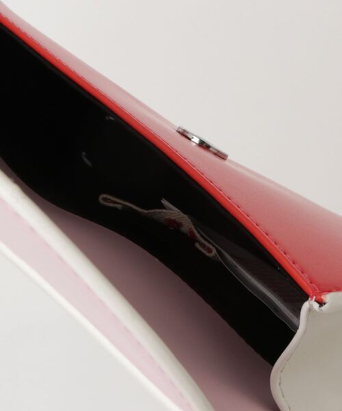 MARNI（マルニ）の「MARNI(マルニ)Kids & Junior ワンポイントロゴショルダーバッグ（ショルダーバッグ・キッズ・ブラック/レッド・ONE SIZE）」の5枚目の写真