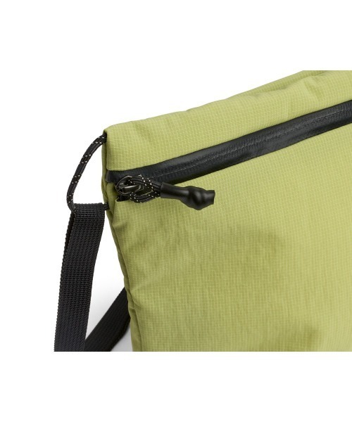 entre square(アントレスクエアー)の「Bellroy/ボディバッグ/ショルダーバッグ Lite Sacoche 3.5L KIWI(廃盤カラー)(ボディバッグ/ウエストポーチ・メンズ・ライトグリーン・ONESIZE)」の3枚目の写真