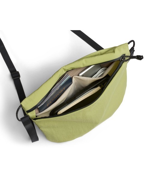 entre square(アントレスクエアー)の「Bellroy/ボディバッグ/ショルダーバッグ Lite Sacoche 3.5L KIWI(廃盤カラー)(ボディバッグ/ウエストポーチ・メンズ・ライトグリーン・ONESIZE)」の5枚目の写真