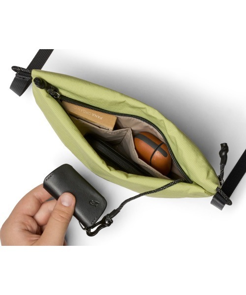 entre square(アントレスクエアー)の「Bellroy/ボディバッグ/ショルダーバッグ Lite Sacoche 3.5L KIWI(廃盤カラー)(ボディバッグ/ウエストポーチ・メンズ・ライトグリーン・ONESIZE)」の4枚目の写真