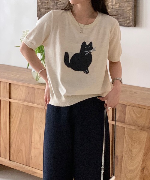 aimoha（アイモハ）の「黒猫モチーフニットソー　サマーニット　Tシャツ (SS)（Tシャツ/カットソー・レディース・ベージュ/ブルー/ライトグレー/ネイビー・FREE）」の2枚目の写真