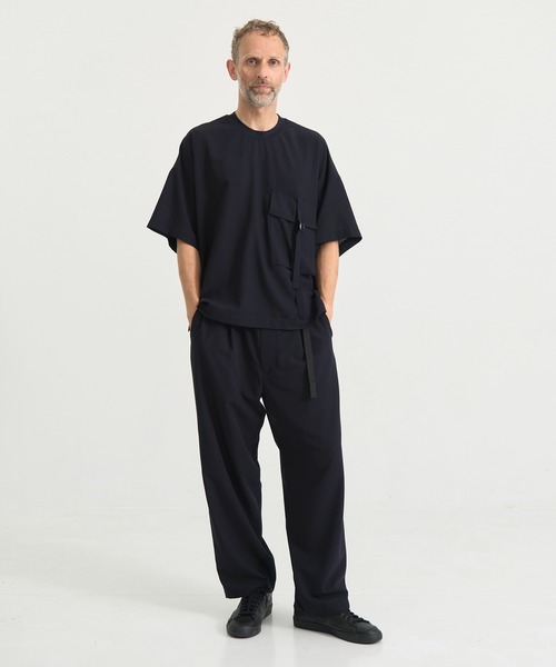 UJOH(ウジョー)の「【UJOH HOMME / ウジョーオム】別注Belt Pocket Cropped S/S TEE(Tシャツ/カットソー・メンズ・ブラック/ネイビー・4/5)」の14枚目の写真