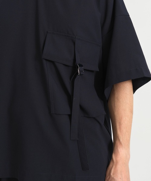 UJOH(ウジョー)の「【UJOH HOMME / ウジョーオム】別注Belt Pocket Cropped S/S TEE(Tシャツ/カットソー・メンズ・ブラック/ネイビー・4/5)」の7枚目の写真