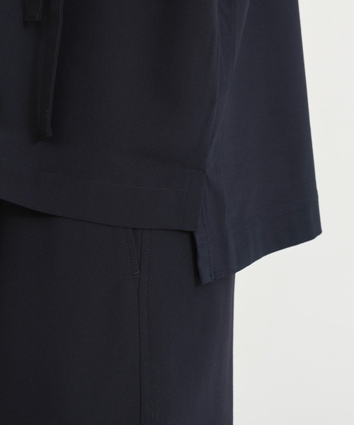 UJOH(ウジョー)の「【UJOH HOMME / ウジョーオム】別注Belt Pocket Cropped S/S TEE(Tシャツ/カットソー・メンズ・ブラック/ネイビー・4/5)」の6枚目の写真