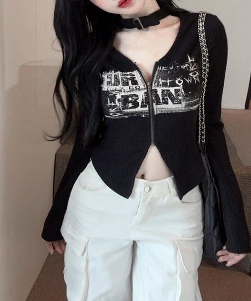 REMUR(レミュール)の「ネックベルトフロントジップ長袖トップス(Tシャツ/カットソー・レディース・ブラック/ベージュ・FREE)」の12枚目の写真