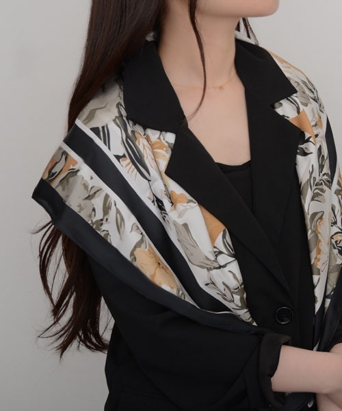 TONE SELECT GOODS（トーンセレクトグッズ）の「【resonance】花柄  シンプル シルクタッチ 大判スカーフ【マルチウェイ】（バンダナ/スカーフ・レディース・ピンク系/ブラック系/グリーン系・FREE）」の10枚目の写真