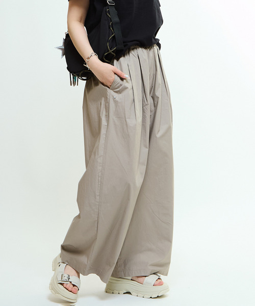 CONVERSE TOKYO（コンバーストウキョウ）の「GATHERED WIDE BALLOON PANTS（その他パンツ・レディース・ネイビー/アイボリー/チャコールグレー/ピンク/ベージュ・FREE）」の4枚目の写真