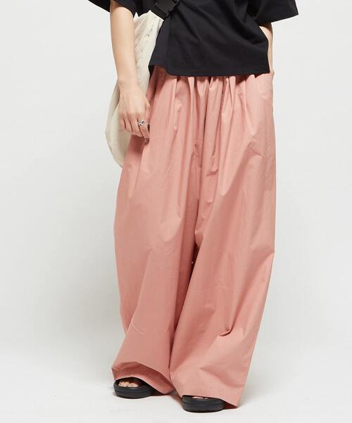 CONVERSE TOKYO（コンバーストウキョウ）の「GATHERED WIDE BALLOON PANTS（その他パンツ・レディース・ネイビー/アイボリー/チャコールグレー/ピンク/ベージュ・FREE）」の5枚目の写真