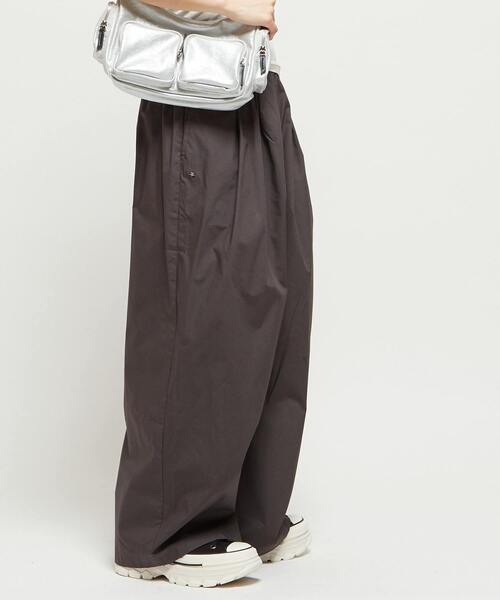 CONVERSE TOKYO（コンバーストウキョウ）の「GATHERED WIDE BALLOON PANTS（その他パンツ・レディース・ネイビー/アイボリー/チャコールグレー/ピンク/ベージュ・FREE）」の3枚目の写真