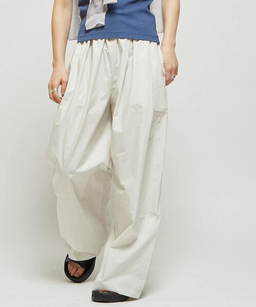 CONVERSE TOKYO（コンバーストウキョウ）の「GATHERED WIDE BALLOON PANTS（その他パンツ・レディース・ネイビー/アイボリー/チャコールグレー/ピンク/ベージュ・FREE）」の2枚目の写真