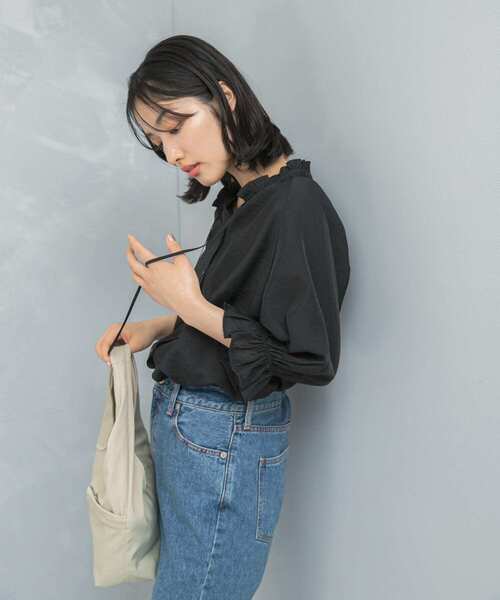 URBAN RESEARCH ROSSO WOMEN（アーバンリサーチ　ロッソ）の「クールタッチセミシアーフリルブラウス（シャツ/ブラウス・レディース・ブラック/オフホワイト/イエロー・FREE）」の19枚目の写真