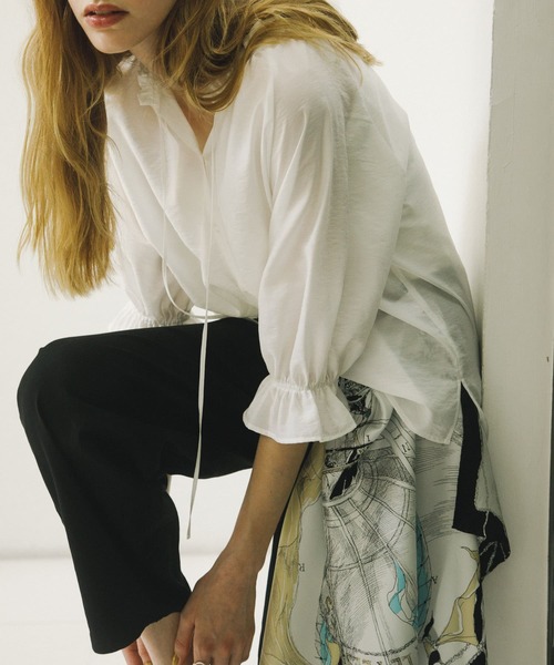 URBAN RESEARCH ROSSO WOMEN（アーバンリサーチ　ロッソ）の「クールタッチセミシアーフリルブラウス（シャツ/ブラウス・レディース・ブラック/オフホワイト/イエロー・FREE）」の21枚目の写真