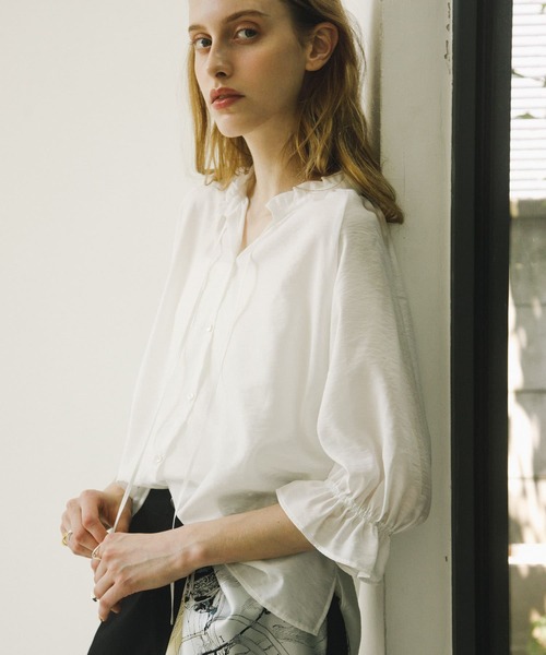 URBAN RESEARCH ROSSO WOMEN（アーバンリサーチ　ロッソ）の「クールタッチセミシアーフリルブラウス（シャツ/ブラウス・レディース・ブラック/オフホワイト/イエロー・FREE）」の22枚目の写真