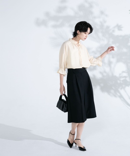 URBAN RESEARCH ROSSO WOMEN（アーバンリサーチ　ロッソ）の「クールタッチセミシアーフリルブラウス（シャツ/ブラウス・レディース・ブラック/オフホワイト/イエロー・FREE）」の6枚目の写真