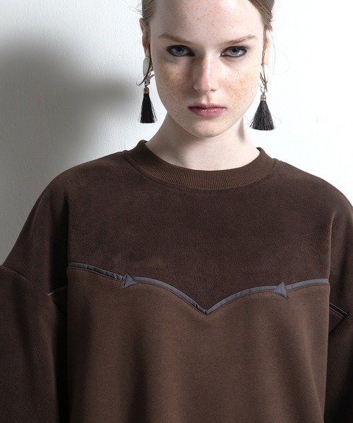 AULA AILA(アウラアイラ)の「ウエスタンディテールプルオーバー(スウェット・レディース・チャコールグレー/ブラウン/ブラック・0)」の11枚目の写真