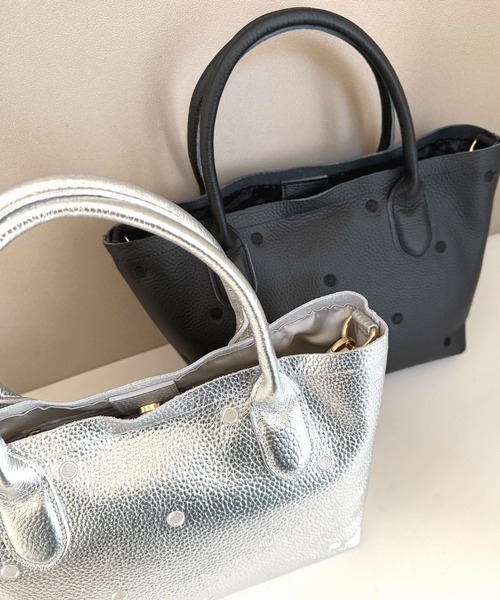 Q(キュー)の「牛革ドット2wayトート(トートバッグ・レディース・ブラック/シルバー・ONE SIZE)」の5枚目の写真