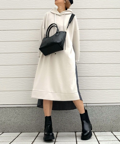 Q(キュー)の「牛革ドット2wayトート(トートバッグ・レディース・ブラック/シルバー・ONE SIZE)」の15枚目の写真