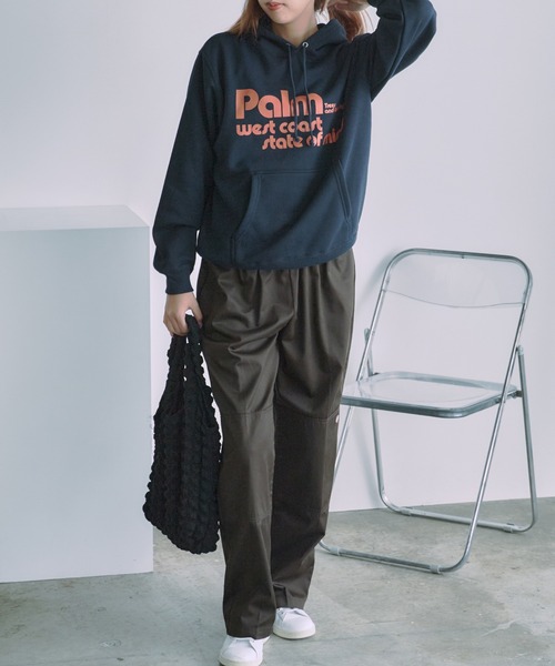 AO2(アオズ)の「Front Design Logo Hoodie / フロントデザイン ロゴフーディー(パーカー・レディース・ブラック/ネイビー/グレー・FREE)」の13枚目の写真
