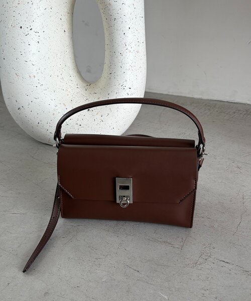 CAPRICIEUX LE'MAGE（カプリシューレマージュ）の「2ルームフラップバッグ（ショルダーバッグ・レディース・ブラック/ブラウン・FREE）」の10枚目の写真