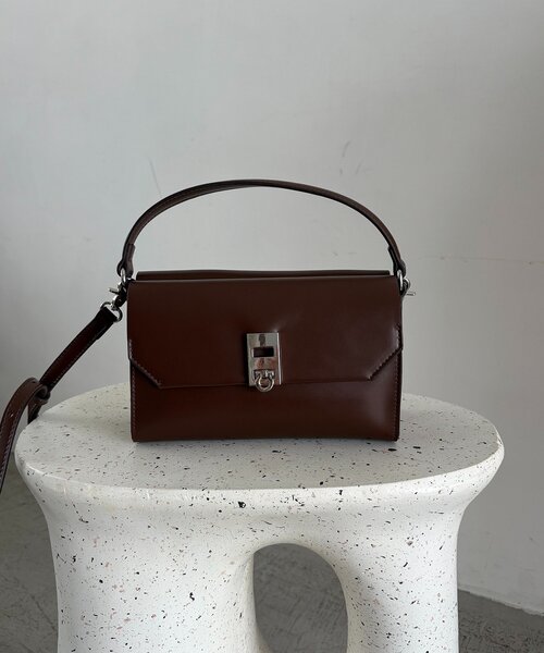 CAPRICIEUX LE'MAGE（カプリシューレマージュ）の「2ルームフラップバッグ（ショルダーバッグ・レディース・ブラック/ブラウン・FREE）」の11枚目の写真