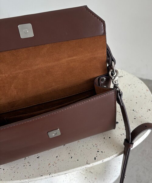 CAPRICIEUX LE'MAGE（カプリシューレマージュ）の「2ルームフラップ