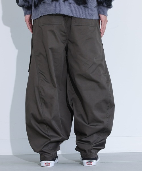 MDR（エムディアール）の「立体カーブ切替 ワイドカーゴパンツ（カーゴパンツ・メンズ・カーキ/ブラック・L/M）」の12枚目の写真