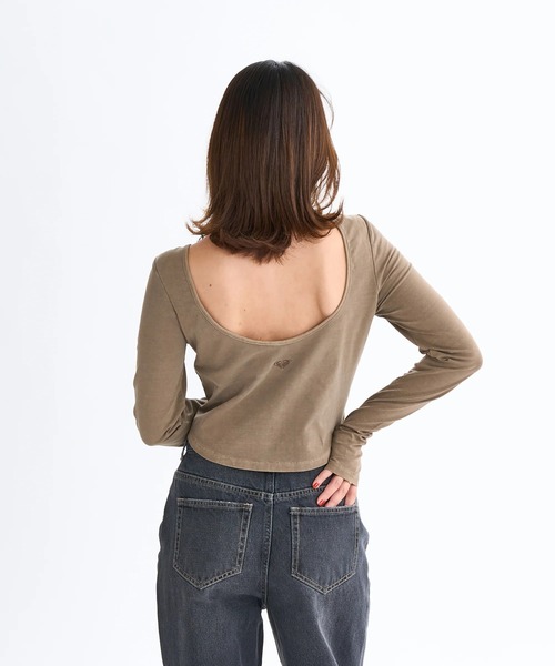 ROXY(ロキシー)の「IRREGULAR /ロキシーバックオープンデザインカップ付きタイトシルエット長袖ロンT(Tシャツ/カットソー・レディース・ブラウン/ナチュラル/ブラック・LARGE/MEDIUM/SMALL)」の2枚目の写真