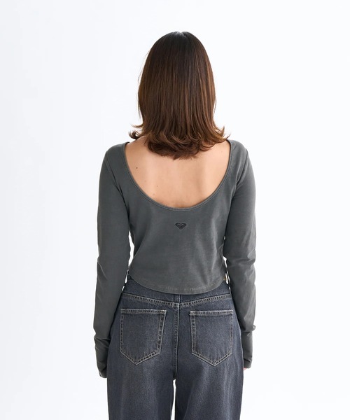 ROXY(ロキシー)の「IRREGULAR /ロキシーバックオープンデザインカップ付きタイトシルエット長袖ロンT(Tシャツ/カットソー・レディース・ブラウン/ナチュラル/ブラック・LARGE/MEDIUM/SMALL)」の4枚目の写真