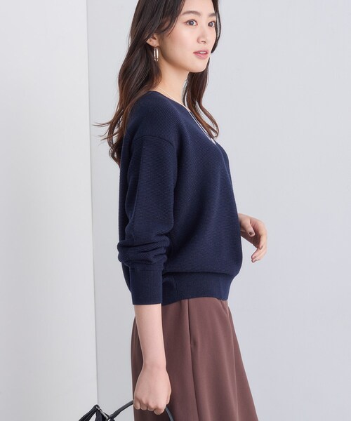 INDIVI（インディヴィ）の「【ウール混ラメ素材】Vネック煌めきニット（ニット/セーター・レディース・オフホワイト/ライトグレー系8/ブルー系5/ネイビー/ボルドー・05/38/34/15 /13/19）」の16枚目の写真