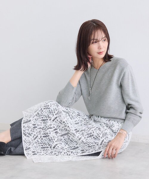 INDIVI(インディヴィ)の「【ウール混ラメ素材】Vネック煌めきニット(ニット/セーター・レディース・オフホワイト/ライトグレー系8/ブルー系5/ネイビー/ボルドー・05/38/34/15 /13/19)」の18枚目の写真