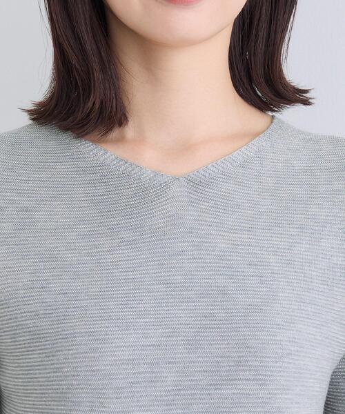 INDIVI(インディヴィ)の「【ウール混ラメ素材】Vネック煌めきニット(ニット/セーター・レディース・オフホワイト/ライトグレー系8/ブルー系5/ネイビー/ボルドー・05/38/34/15 /13/19)」の12枚目の写真