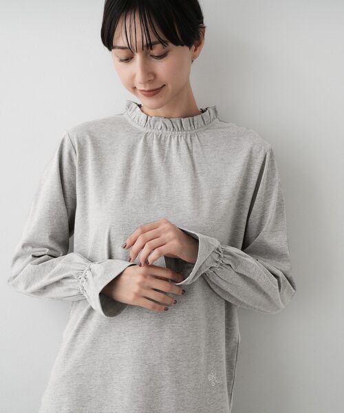 Dessin(デッサン)の「【選べる首元デザイン/洗える】ネックフリルロングカットソー(Tシャツ/カットソー・レディース・グレー/ブラック系2/ホワイト系・00/01/02/03)」の1枚目の写真