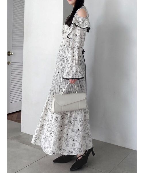 dazzlin（ダズリン）の「オープンショルダーフラワープリーツワンピース（ワンピース・レディース・アイボリー/ブラック・SMALL/MEDIUM）」の20枚目の写真