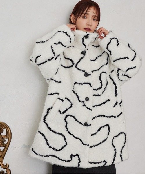 mysty woman（ミスティウーマン）の「線描きモノトーンコート 588895（ステンカラーコート・レディース・ホワイト/ブラック・FREE）」の2枚目の写真