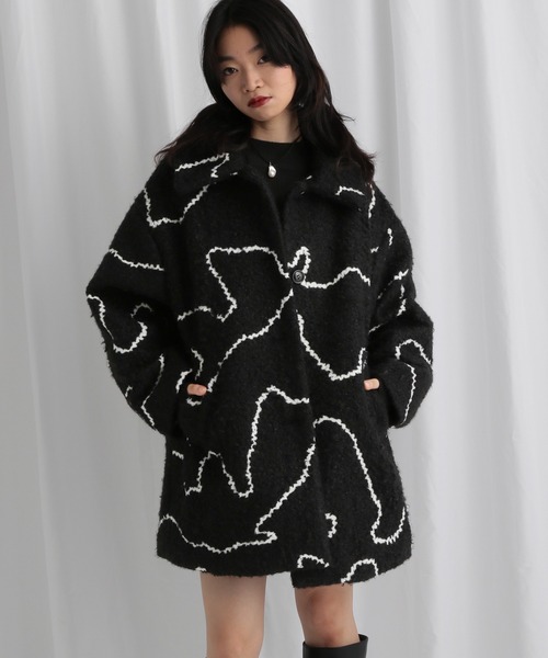 mysty woman（ミスティウーマン）の「線描きモノトーンコート 588895（ステンカラーコート・レディース・ホワイト/ブラック・FREE）」の4枚目の写真